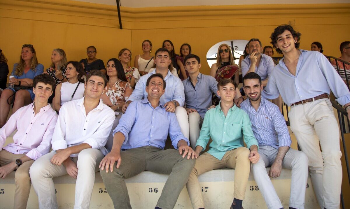 Cien estudiantes, invitados por Pagés a la novillada de Sevilla