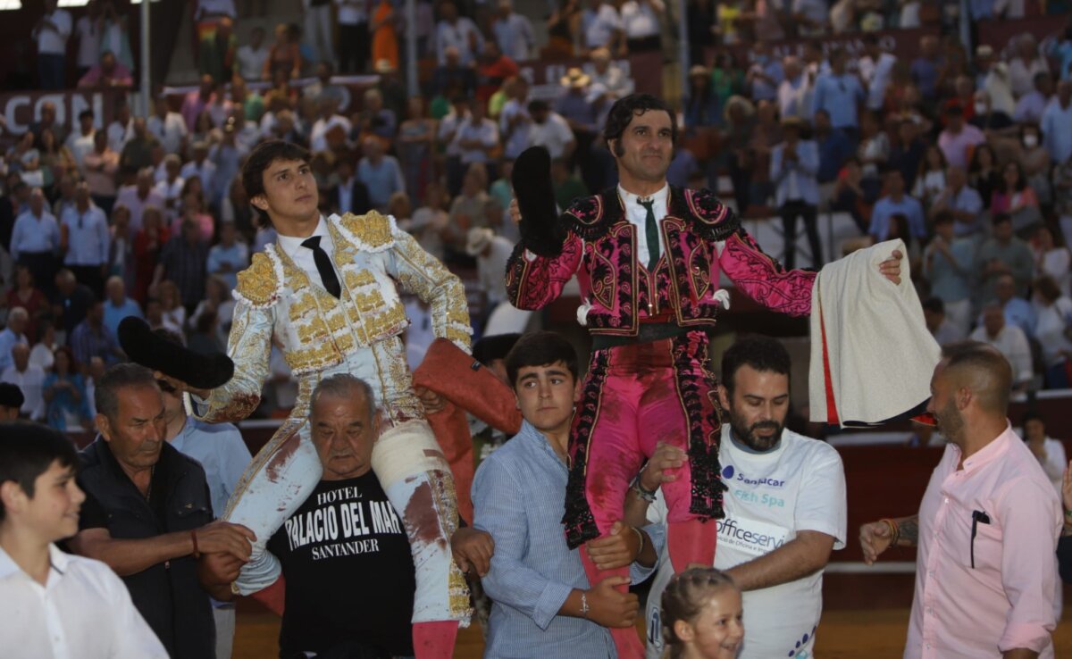 Arrollador Roca Rey, a hombros con Morante en Sanlúcar