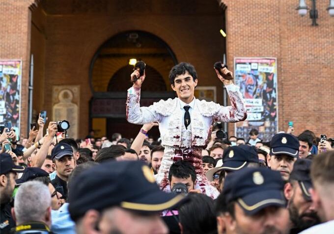 Las Ventas se embriaga con el toreo de Álvaro Alarcón y la bravura de Fuente Ymbro