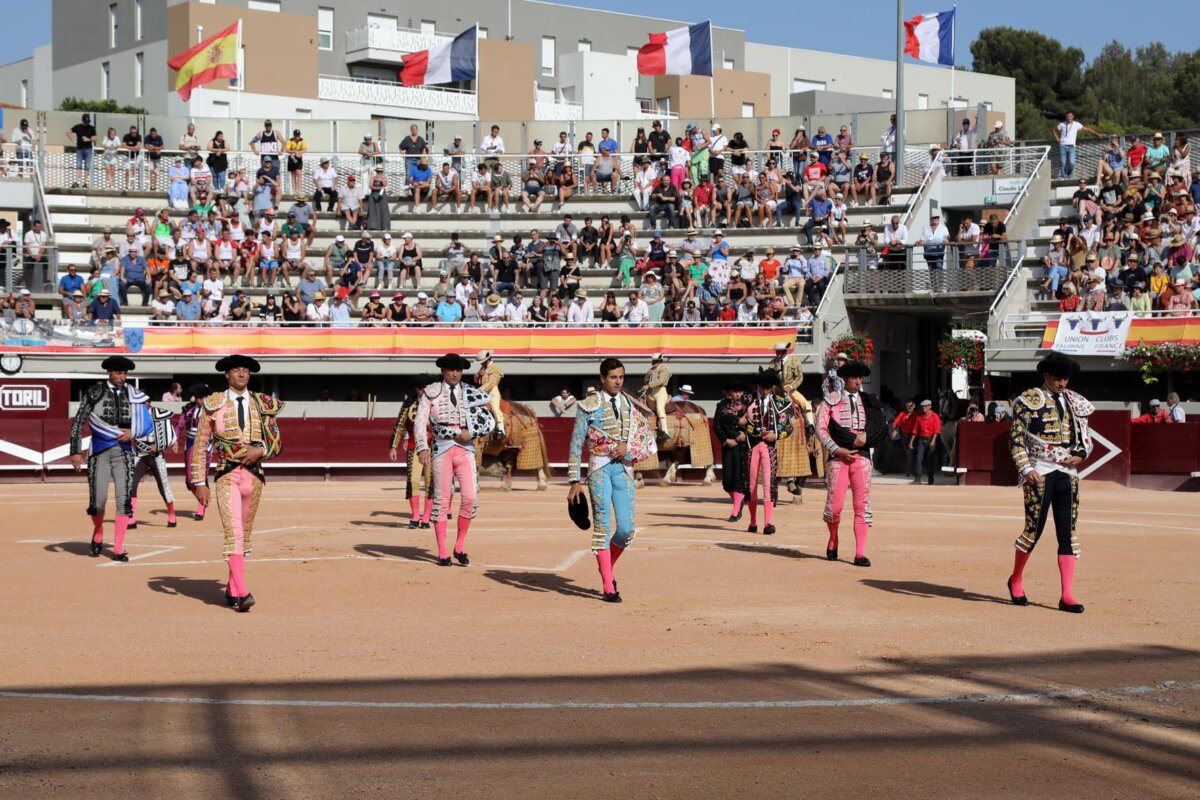 Personalidades de la cultura francesa firman una llamada ciudadana a favor de los toros