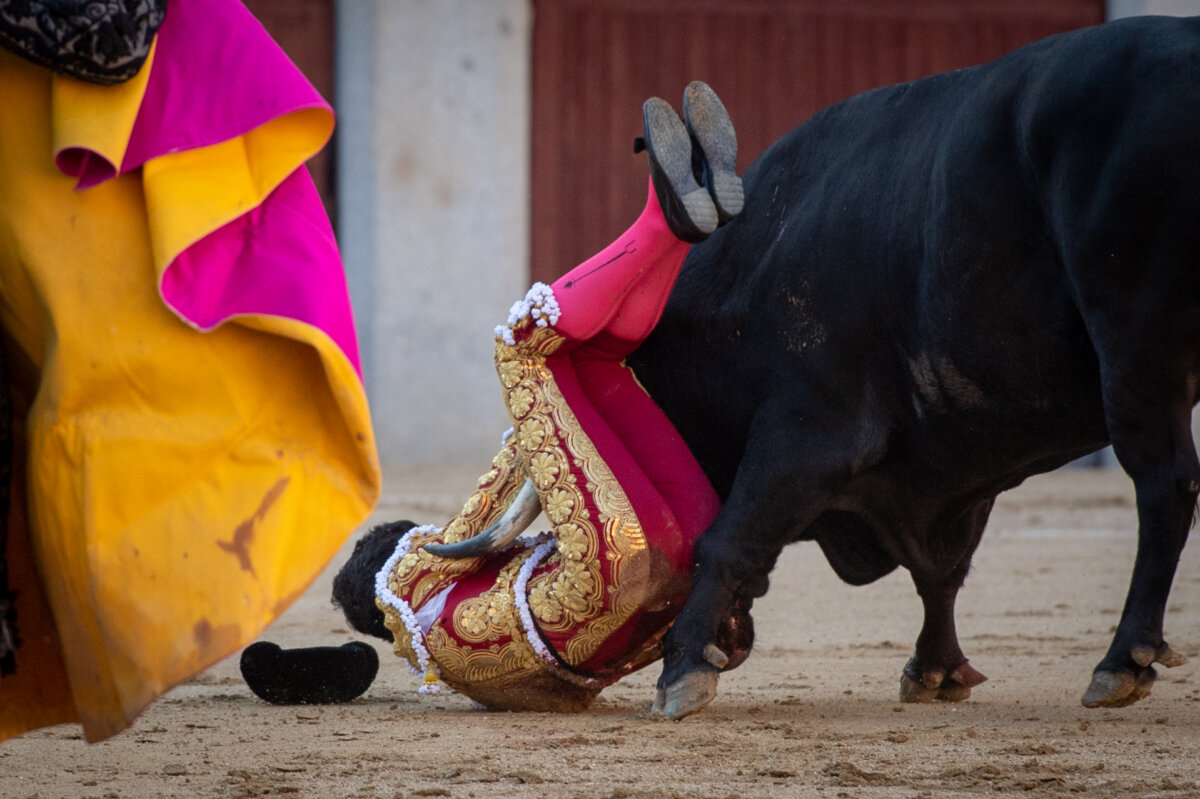Espeluznante voltereta a Tomás Rufo en Madrid
