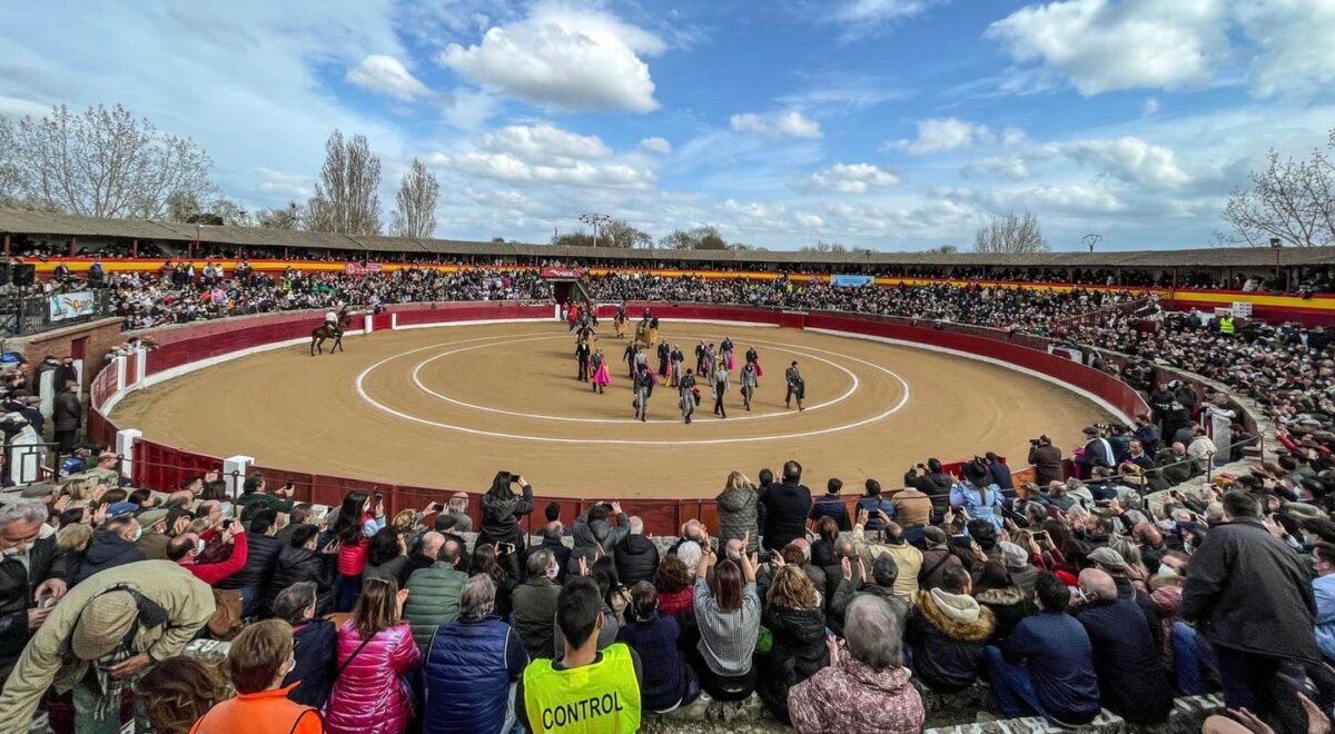 Tauroemoción entrega los beneficios del festival de Vitigudino a favor de ELACYL