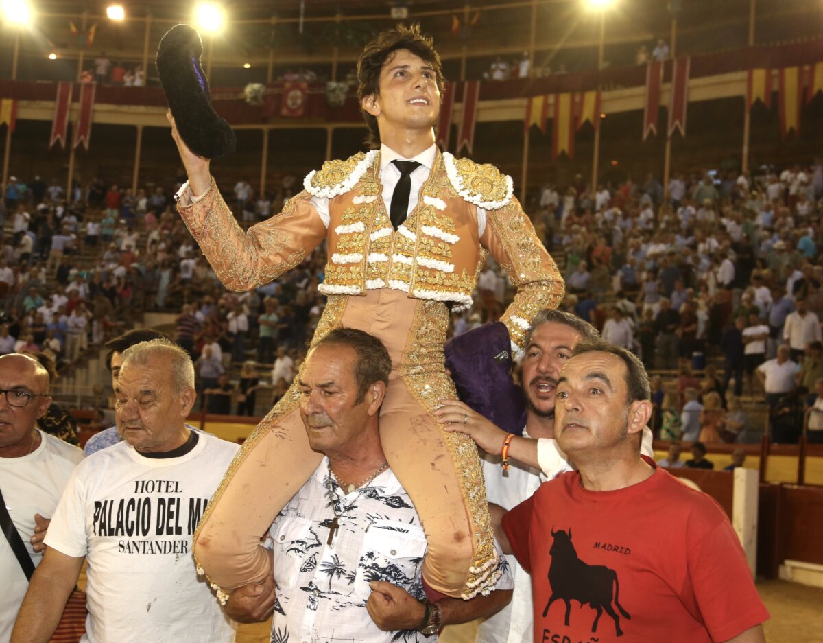 Roca Rey, arrollador en Alicante