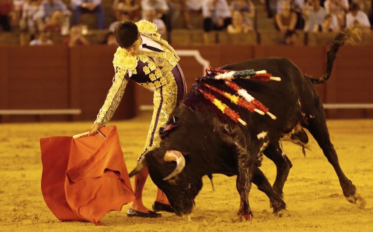 Detalles de la terna con una novillada insulsa en Sevilla