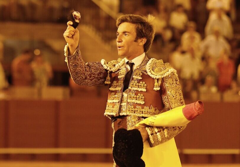 Daniel de la Fuente, oreja en una noche tediosa en Sevilla