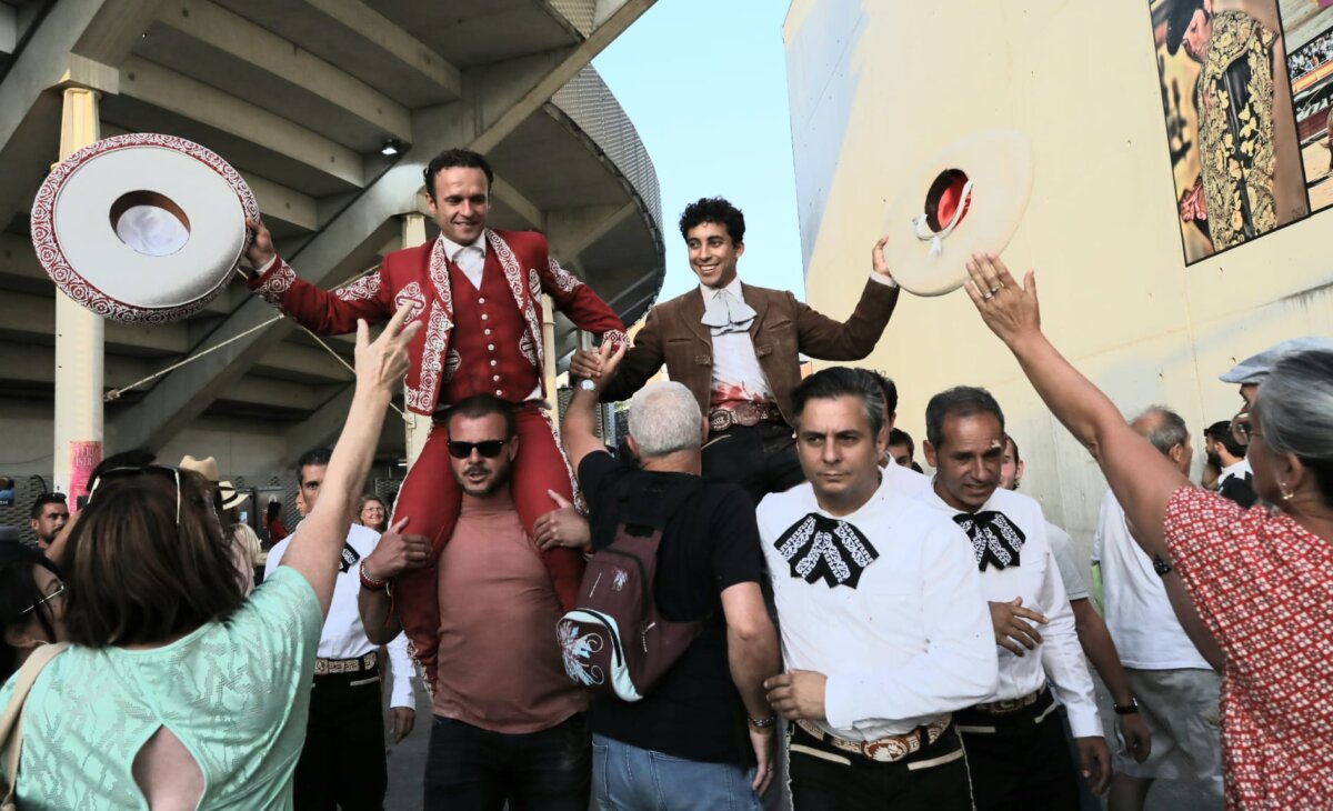 Golpe de autoridad de Valadez, a hombros con Ferrera en Istres