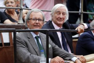 El alcalde de La Brède, Michel Dufranc, acompañado de Javier Aresti. Foto: Arjona