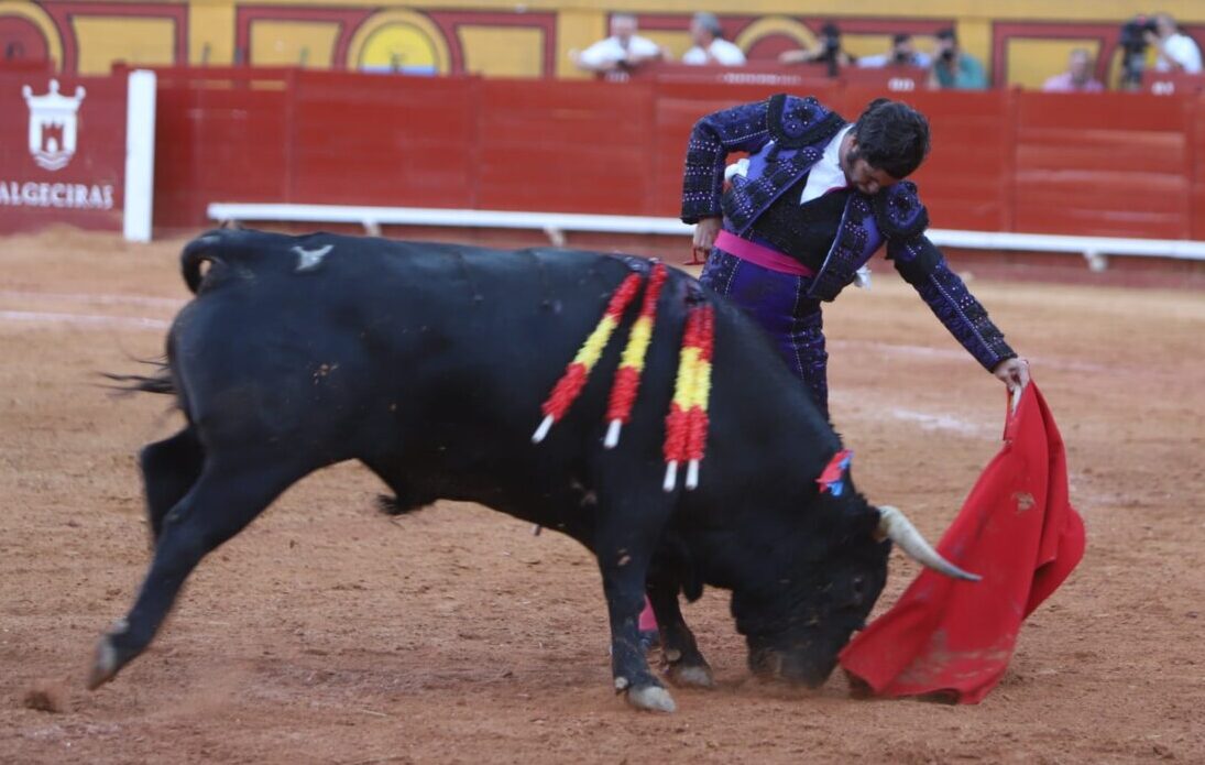 Las espadas privan de triunfo en una tarde de torería en Algeciras