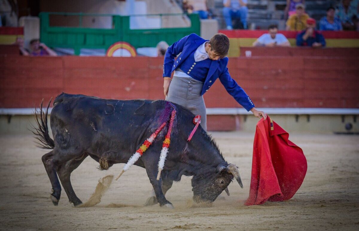 Daniel Artazos, Bruno Martínez y Abel Rodríguez, oreja en la clase práctica de Castellón