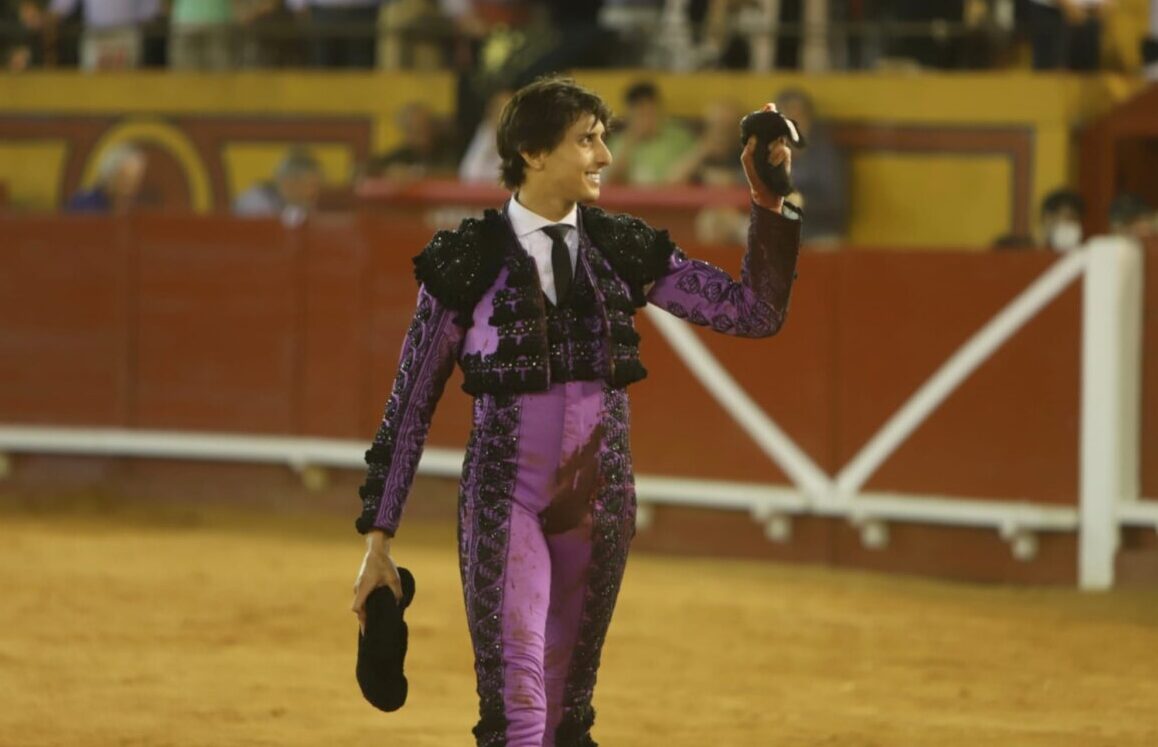 Roca Rey remonta in extremis la tarde de Algeciras