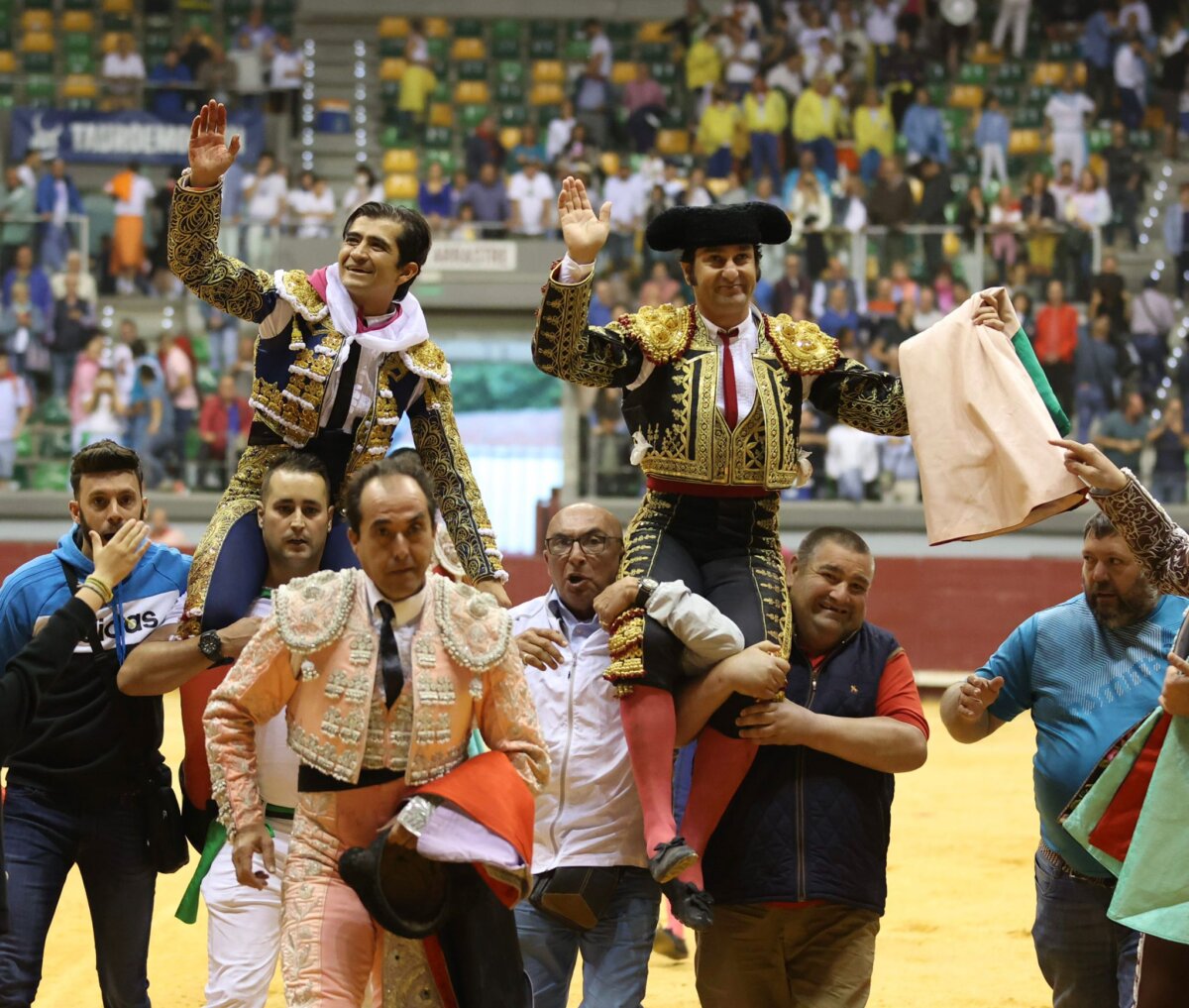 Morante y Joselito Adame, puerta grande en Burgos