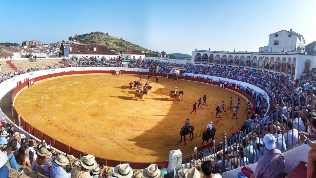 Cartel de rejones internacional en Aracena