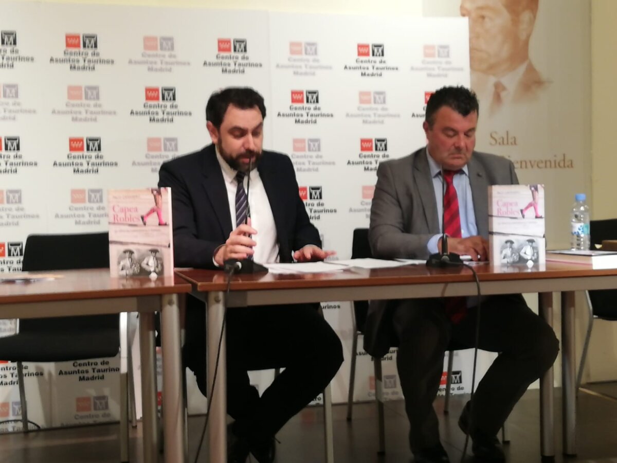 "Capea-Robles, 50 años de competencia y torería", el nuevo libro de Paco Cañamero