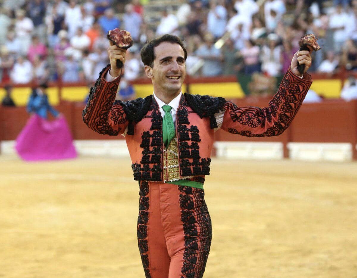 Juan Pedro Domecq y Santiago Esplá, premios Puerta Grande de Alicante