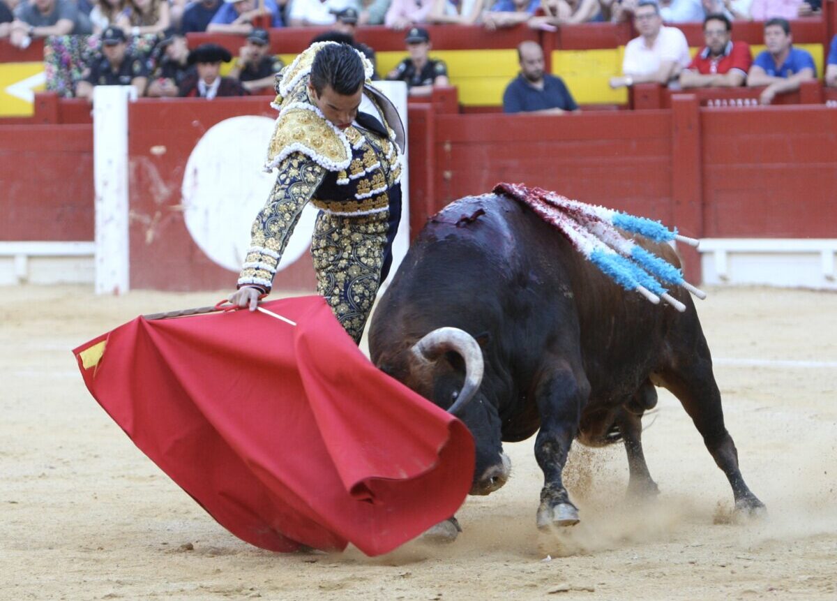 Tarde llena de sobresaltos y con el santo de espaldas