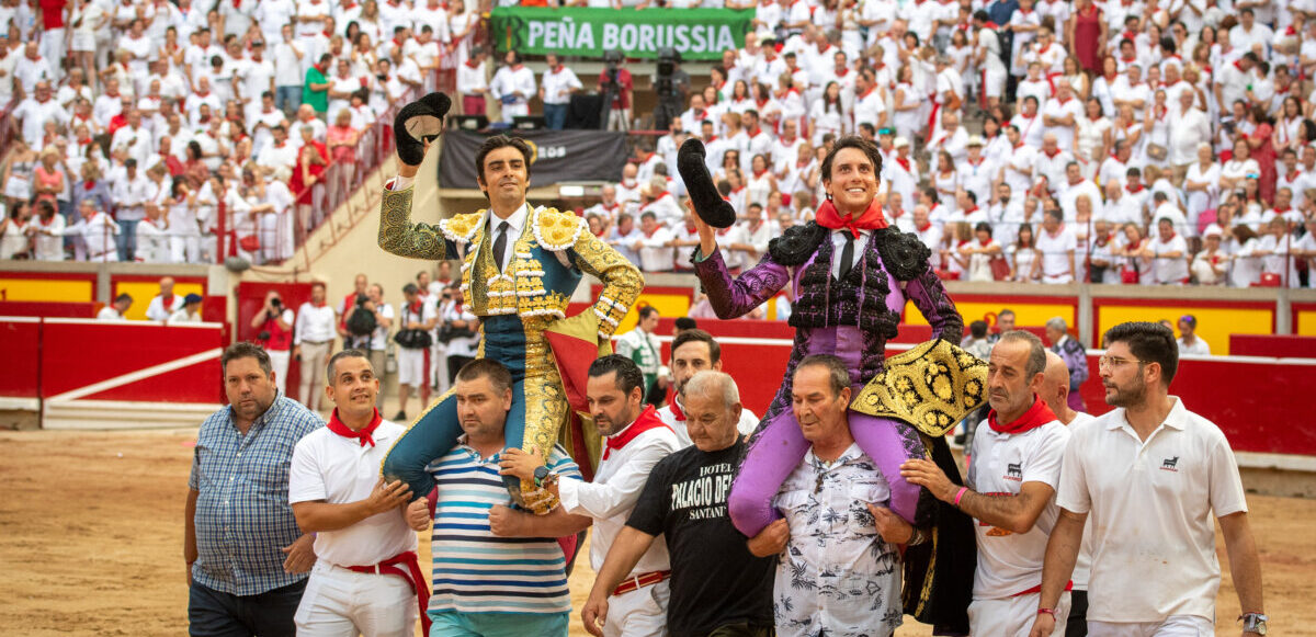 Roca, Rey de Pamplona, a hombros junto a Perera en una buena corrida de Victoriano del Río