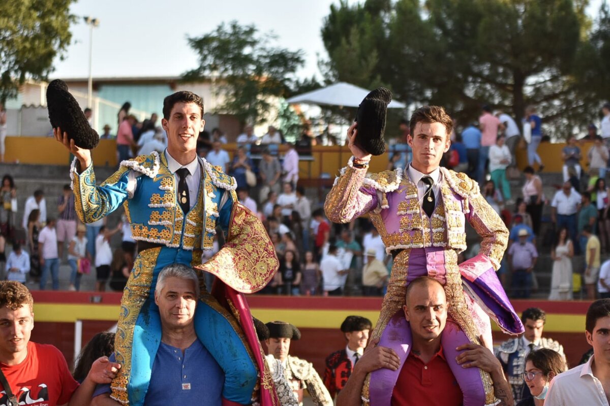 Diego García y Sergio Rodríguez, a hombros en Valdetorres de Jarama
