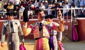 Diego García, con uno de los trofeos conquistados en Collado Villalba.