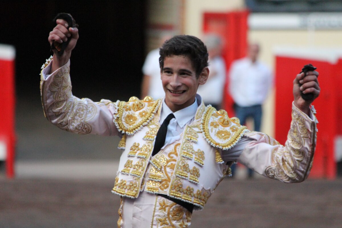 Gonçalo Alves, dos orejas en la clase práctica de Bilbao