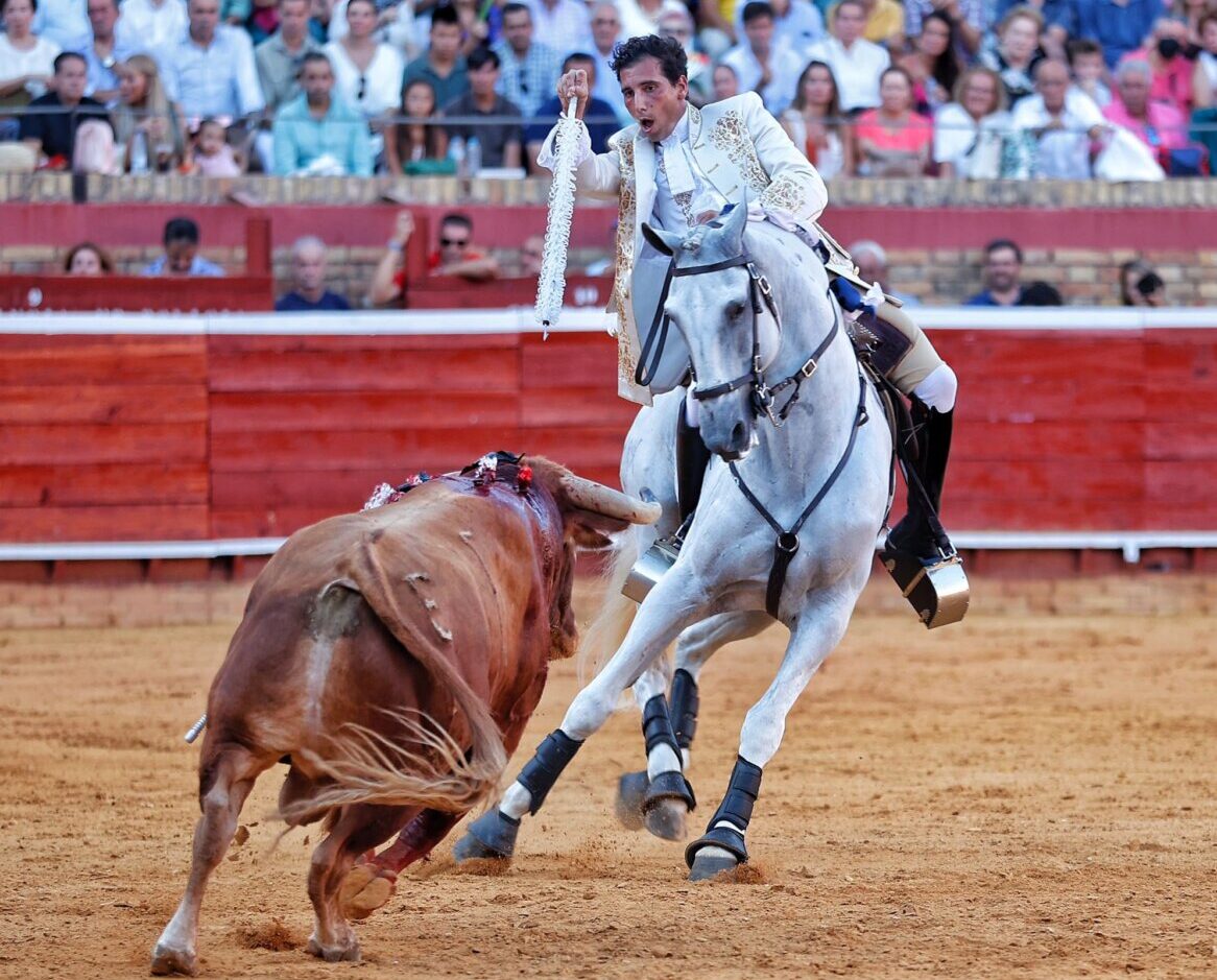 Tarde grande de rejoneo en Huelva, todos a hombros