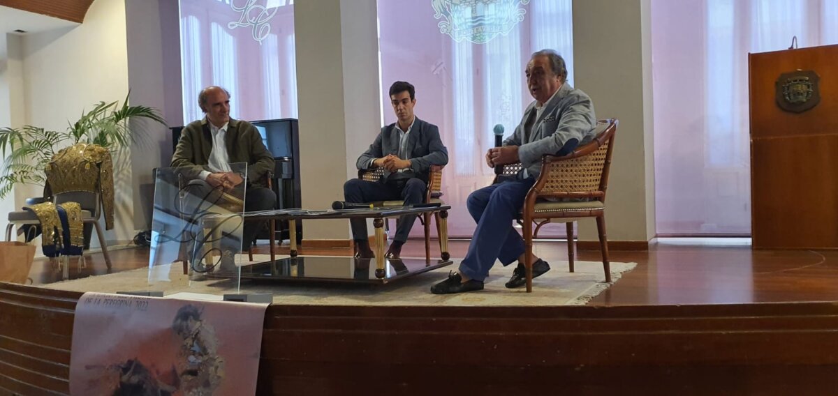 Pontevedra reivindica su afición junto a Tomás Rufo