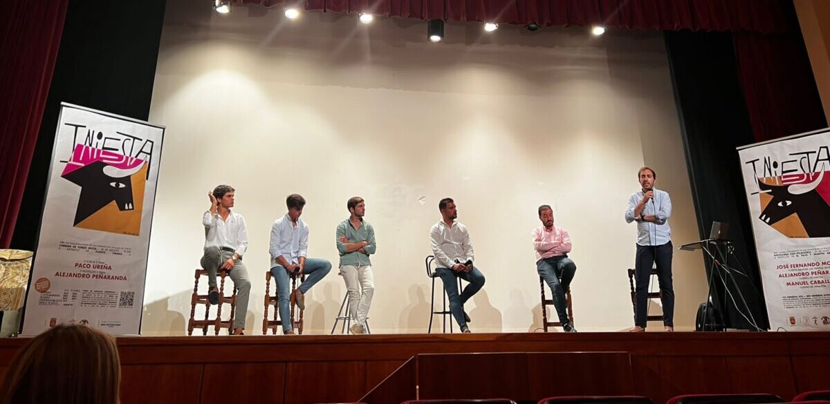 Una corrida de toros mixta y una novillada picada en Iniesta