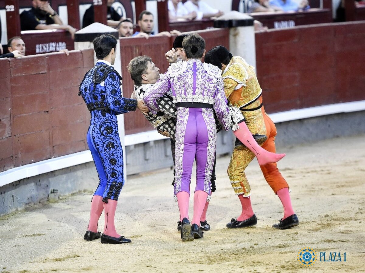 El banderillero Daniel Sánchez, atendido de una contusión costal y puntazo en la axila