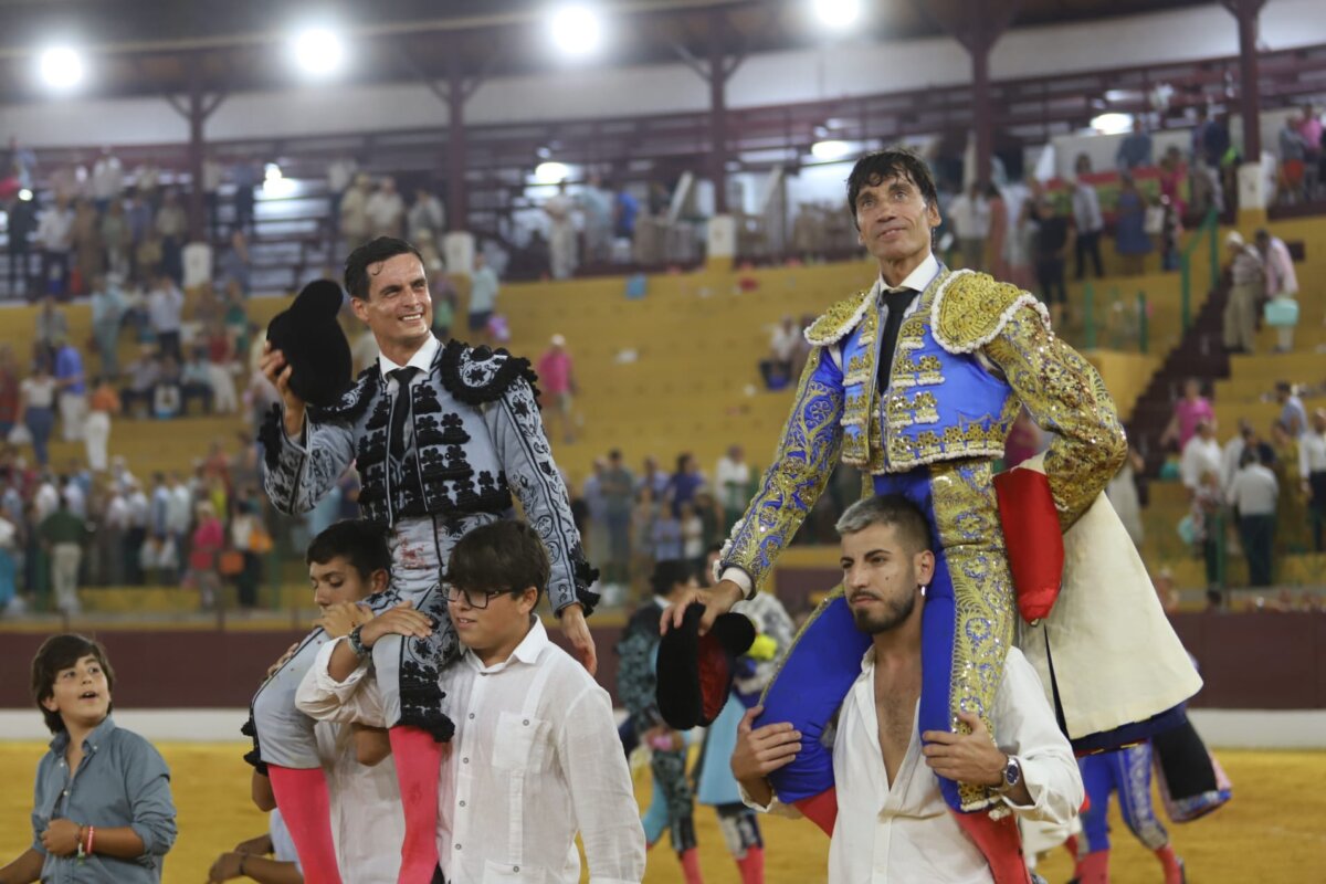 Curro Díaz y David Galván, dos artistas triunfantes frente a los miuras