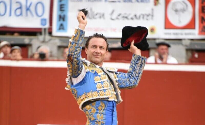 Rafaelillo y Cuadri, valiente y emotivo encuentro en Mont de Marsan