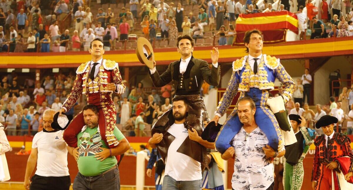 Ventura, Roca Rey y Manzanares, dos ciclones y una brisa en Roquetas de Mar