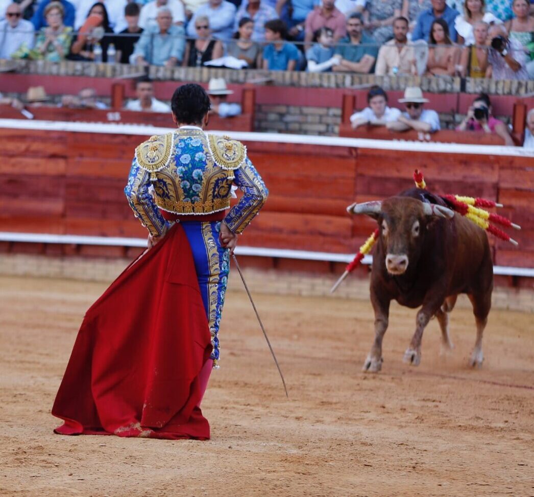 Morante rindió homenaje a Litri en Huelva