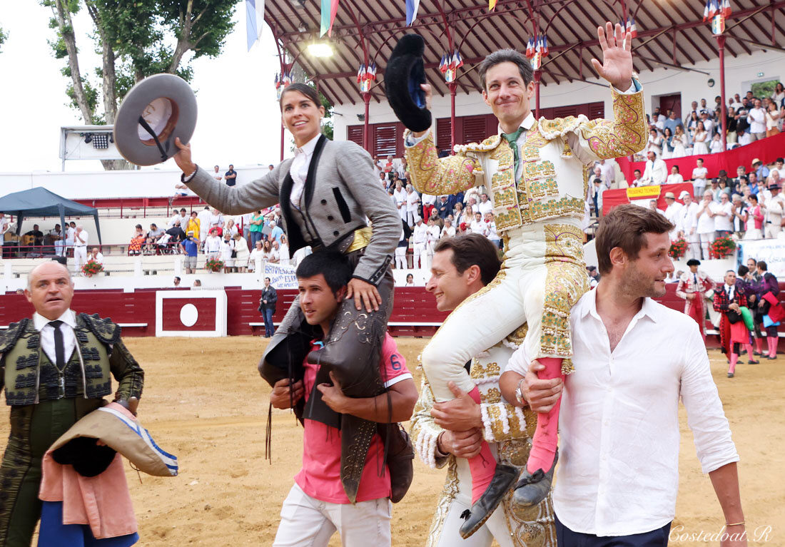 Lea Vicens y Julien Lescarret, dos orejas en Soustons