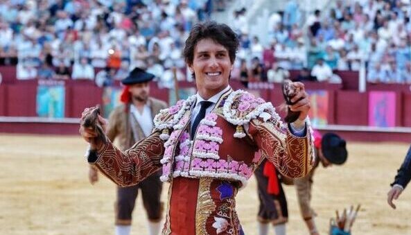 Roca Rey rinde Málaga con una gran corrida de Daniel Ruiz