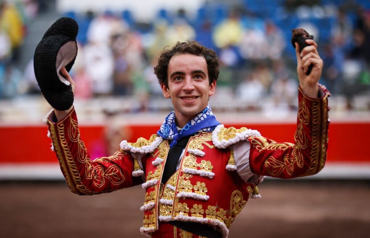 Víctor Hernández reaparece en Bayona