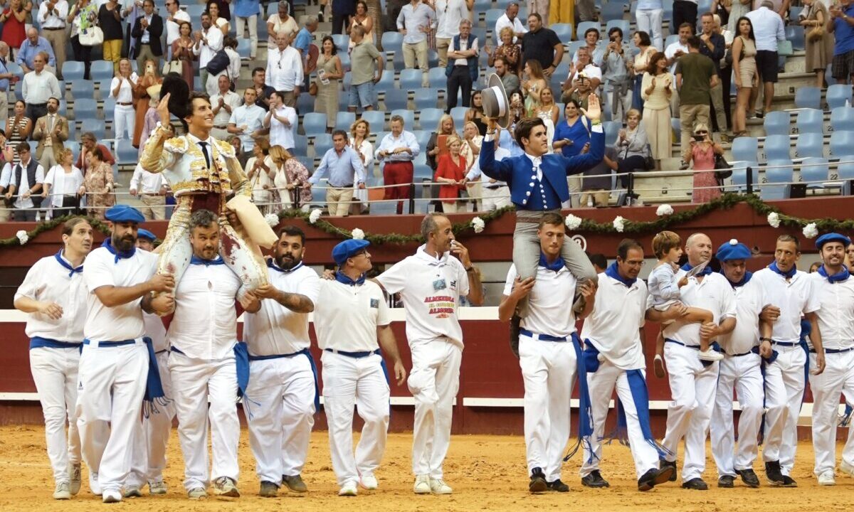 Guillermo Hermoso de Mendoza y Roca Rey abrochan San Sebastián a lo grande