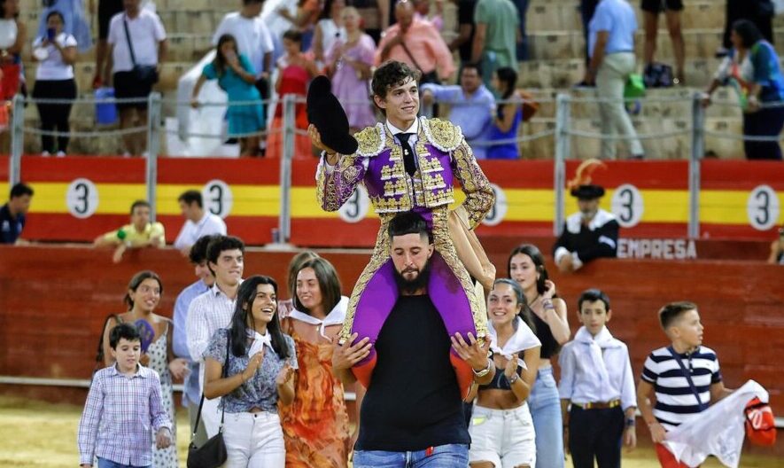 Jorge Martínez pone el toreo caro y Víctor Hernández la entrega en Almería