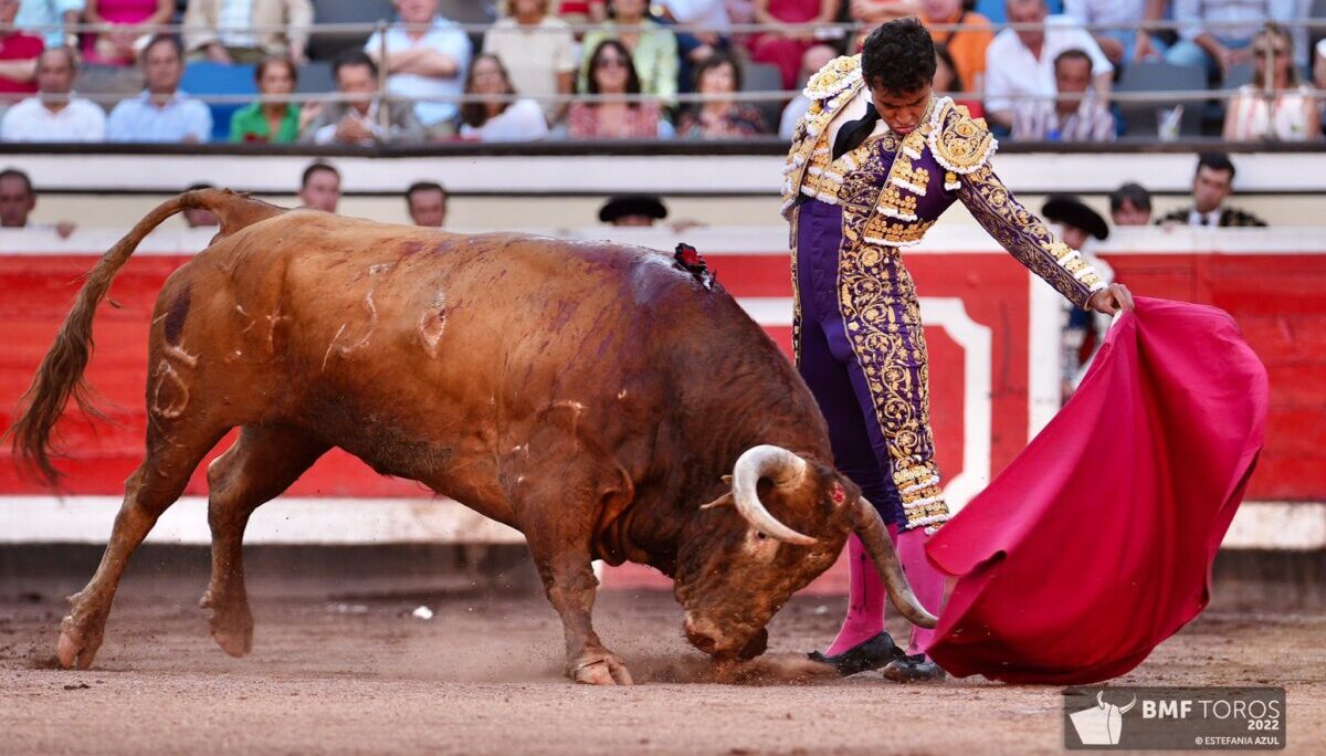 Buen debut de Valadez y un Cotorrito excelente en Bilbao