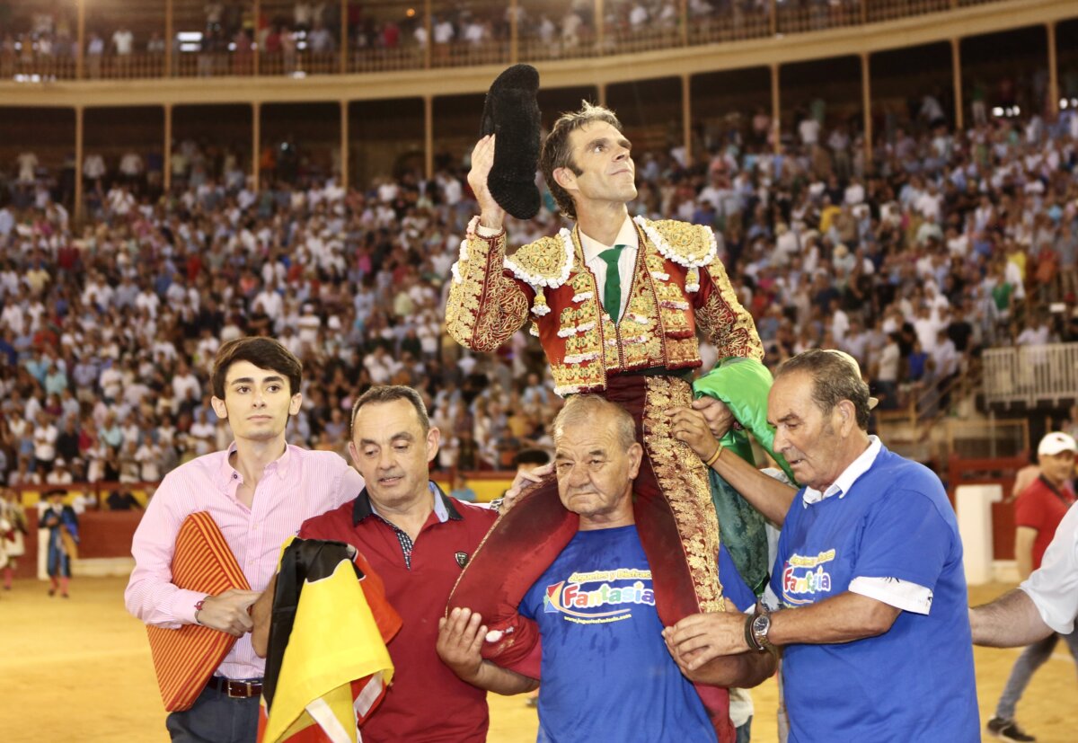 Sinfonía al natural de José Tomás en el llenazo de Alicante
