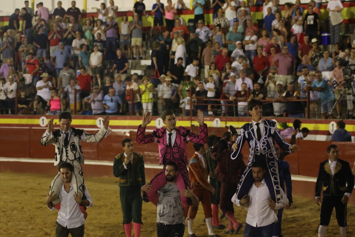 Esaú Fernández indulta a un gran toro de Chamaco en Pedro Muñoz