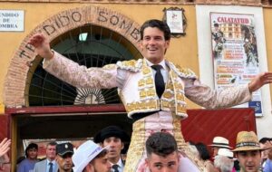 José Garrido, a hombros en Calatayud.