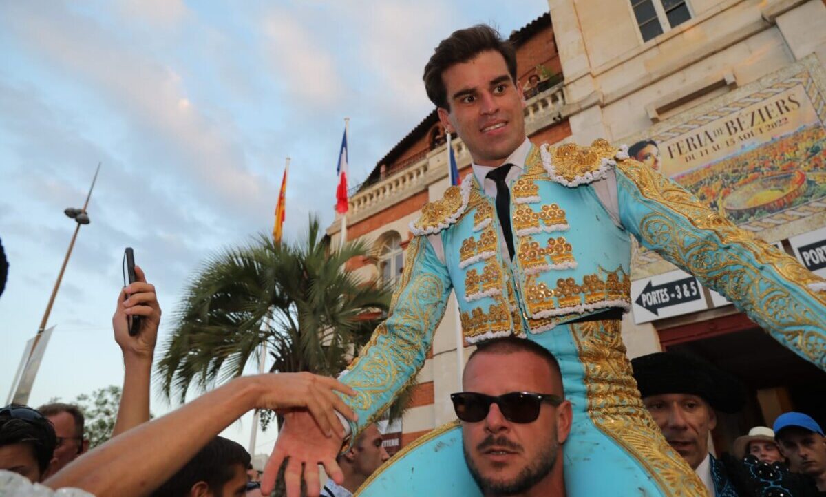 Rubén Pinar, enorme ante gigantes miuras en Beziers