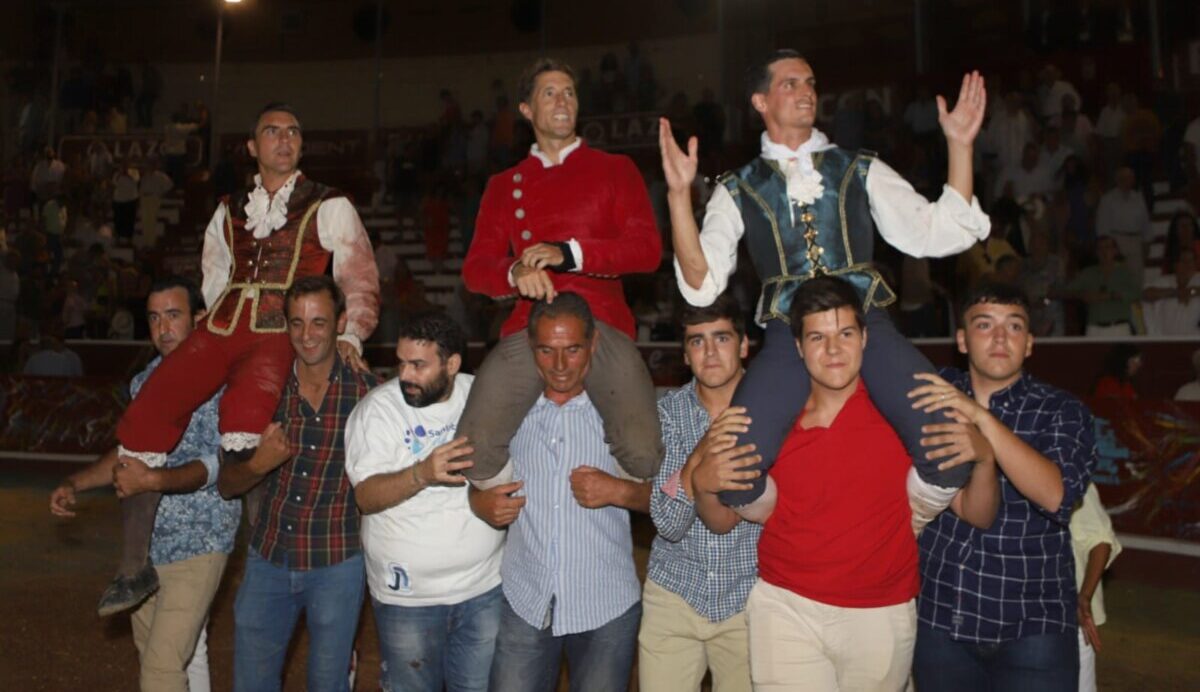 La raza de la terna se impone a una complicada miurada en Sanlúcar