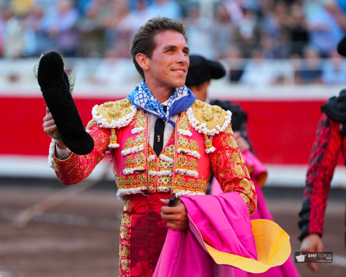 Un poderoso Ginés Marín levanta una deslucida tarde en Bilbao