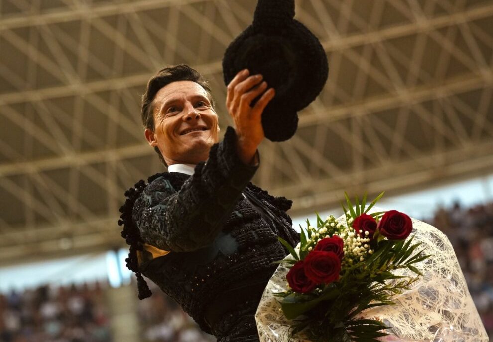 Diego Urdiales, doblete en los sanmateos de Logroño