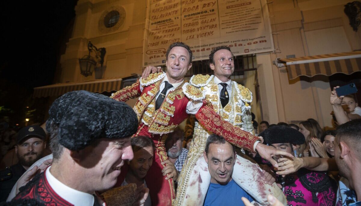 Rafaelillo y Ferrera, dos valientes ante complejos victorinos en Murcia