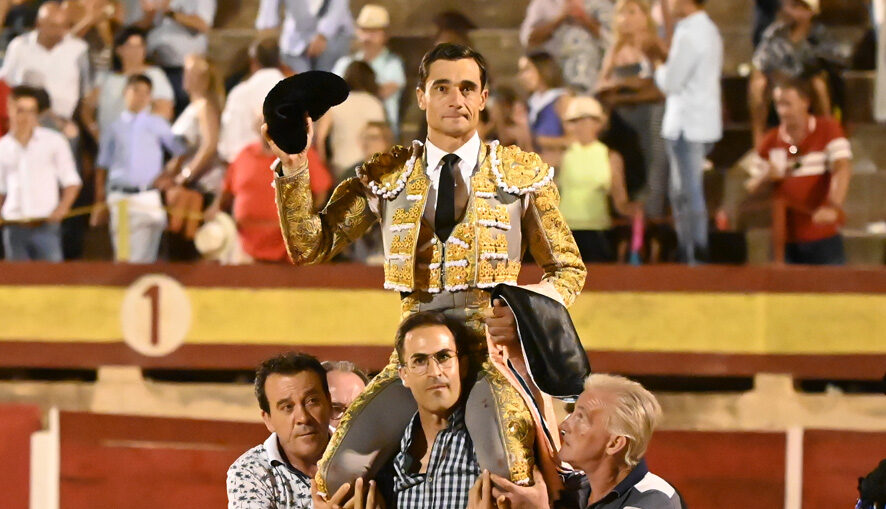 Gran tarde de Paco Ureña en Baza en la alternativa de Daniel Barbero