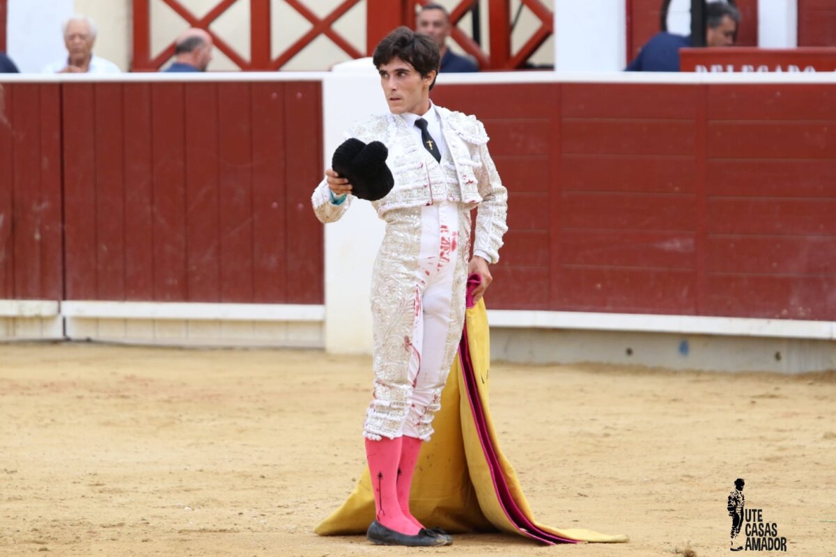 Álvaro Alarcón, fractura de clavícula tras un percance en el campo