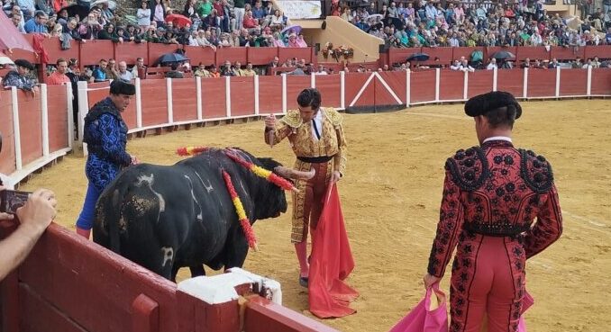 El ingenio del genio; Morante hizo toreramente de puntillero en Béjar