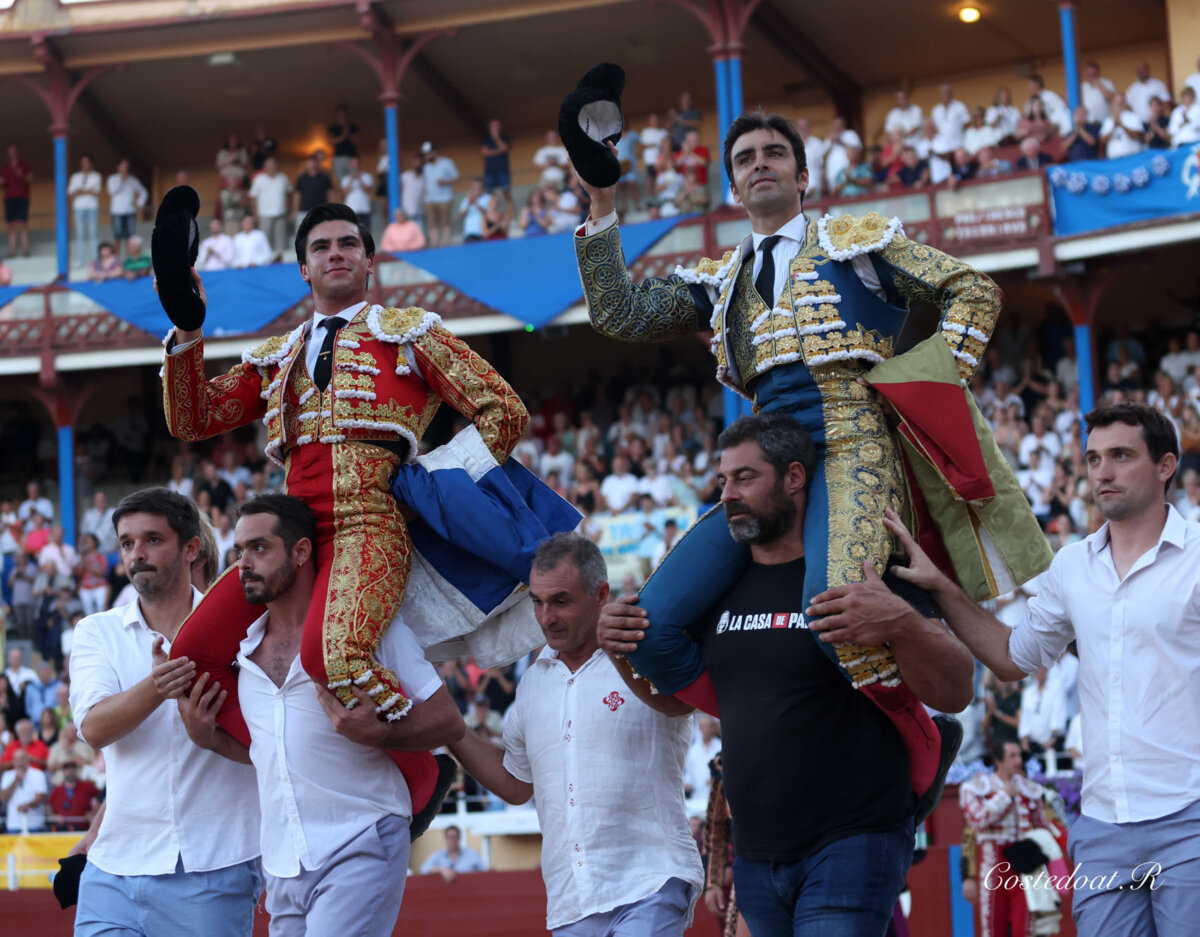 Colombo, ídolo en Bayona, a hombros con un templado Perera