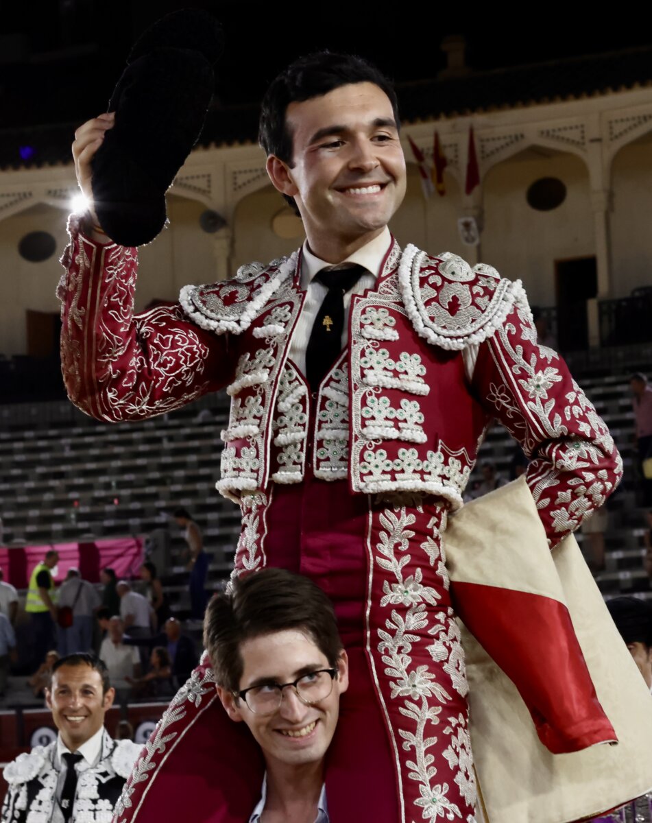 Puerta grande al valor de Cristian Pérez en Albacete